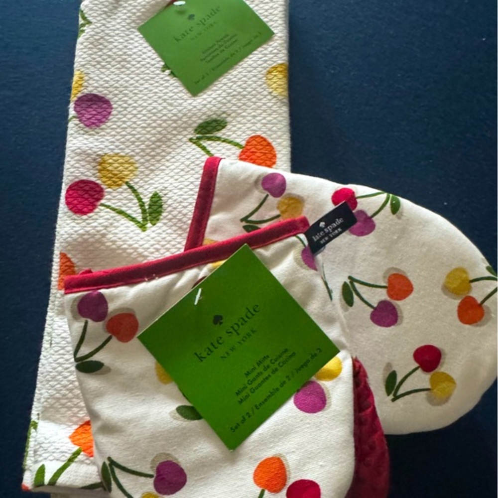 Kate Spade Cherry Print kitchen Accessories Set-3 cotton towels,2 oven mitts🍒